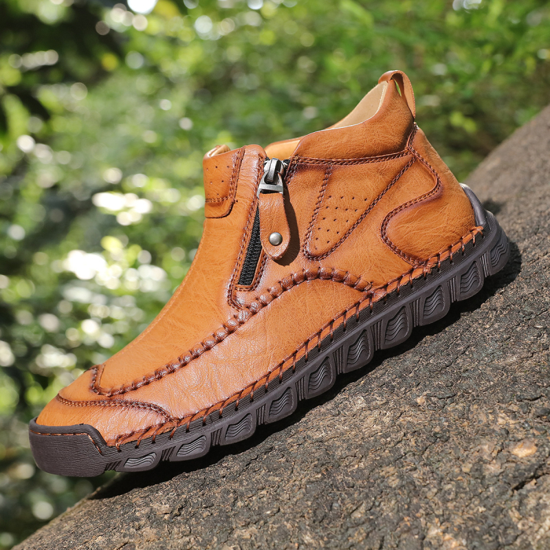 Pánske bežné kožené topánky – stredne vysoké topánky na outdoorové turistiku, protišmyková podrážka, vrchná časť z syntetickej kože, stredný shaft, textilná vložka, model 8831