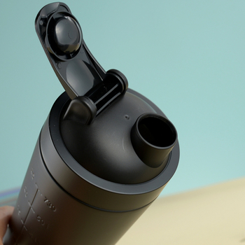 Termoska pohár – vysokokapacitný nerezový šejk pohár, vnútorný aj vonkajší 201, udrží teplo viac ako 6 hodín, prenosný a odolný voči pádu.