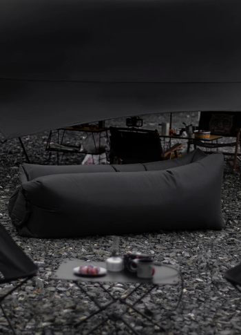 XAS pripučiamas oro sofos-lova, nešiojamas kempingui ir piknikui, poliesterio dangos paviršius, svoris 1,3 kg, maksimali apkrova 200 kg