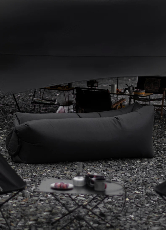 XAS pripučiamas oro sofos-lova, nešiojamas kempingui ir piknikui, poliesterio dangos paviršius, svoris 1,3 kg, maksimali apkrova 200 kg