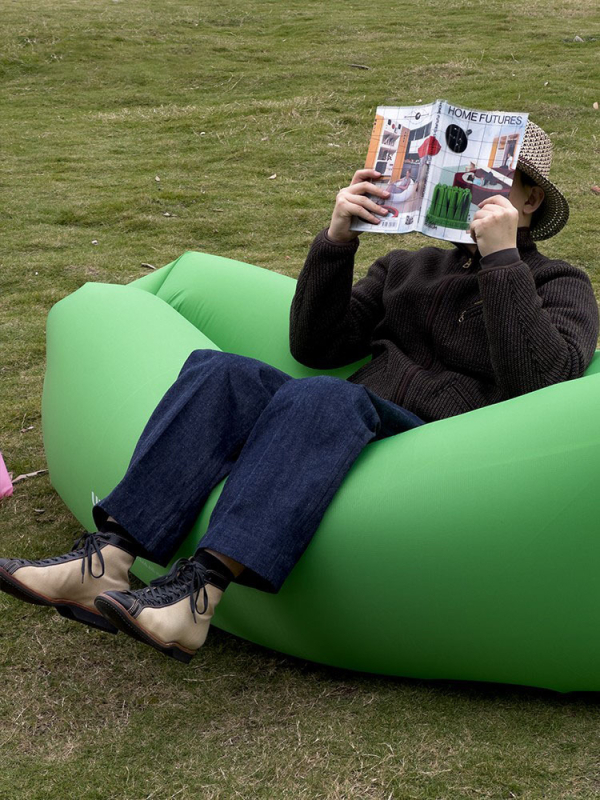 XAS pripučiamas oro sofos-lova, nešiojamas kempingui ir piknikui, poliesterio dangos paviršius, svoris 1,3 kg, maksimali apkrova 200 kg