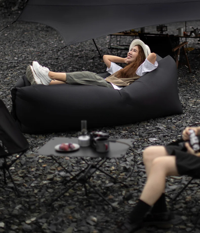 XAS pripučiamas oro sofos-lova, nešiojamas kempingui ir piknikui, poliesterio dangos paviršius, svoris 1,3 kg, maksimali apkrova 200 kg