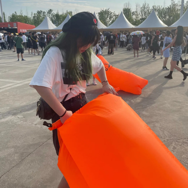 XAS pripučiamas oro sofos-lova, nešiojamas kempingui ir piknikui, poliesterio dangos paviršius, svoris 1,3 kg, maksimali apkrova 200 kg