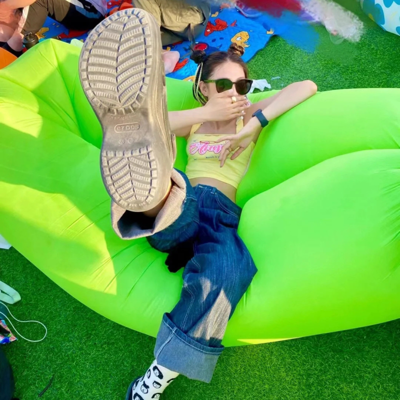 XAS pripučiamas oro sofos-lova, nešiojamas kempingui ir piknikui, poliesterio dangos paviršius, svoris 1,3 kg, maksimali apkrova 200 kg