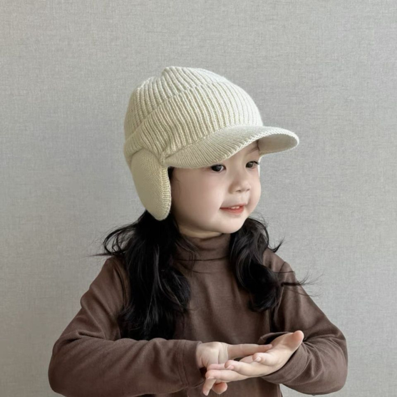 Vlnená šiltovka s oblým okrajom a kopulovitým vrchom – teplá, vetruodolná, na zimu