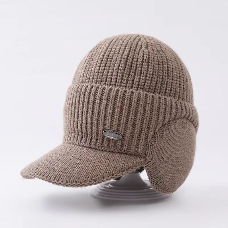 Vlnená šiltovka s oblým okrajom a kopulovitým vrchom – teplá, vetruodolná, na zimu