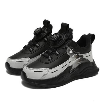 Pantofi pentru copii cu cataramă – impermeabili și ușori, cu cataramă rotativă, partea superioară din piele artificială și model în dungi.