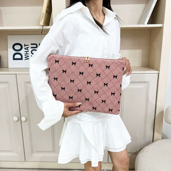 Dámska kabelka na ruku, mestský minimalistický štýl, corduroy materiál, envelope bag dizajn, zip otvor, polyesterové vnútro