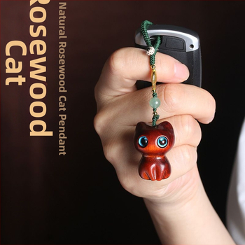 Kľúčenka zo santalového dreva