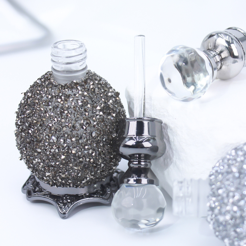 Flakón na parfum so sklom, kryštálová výzdoba, elektroplatový povrch, značka Xuan Fei, licencovaná súkromná etiketa