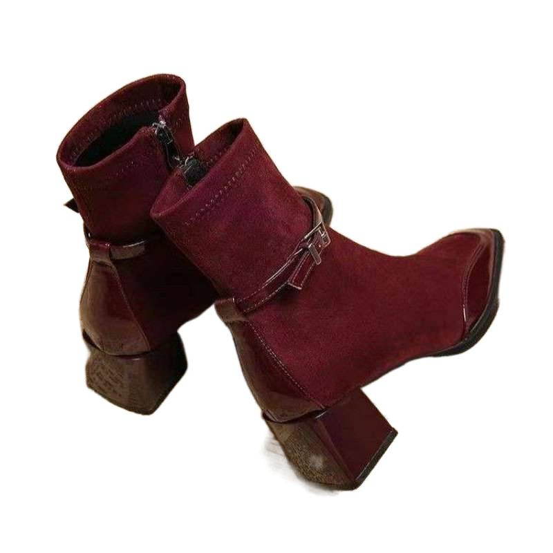 Ghete Martin: vârf pătrat, exterior din materiale multiple, fermoar lateral, gambă joasă, talpă din cauciuc