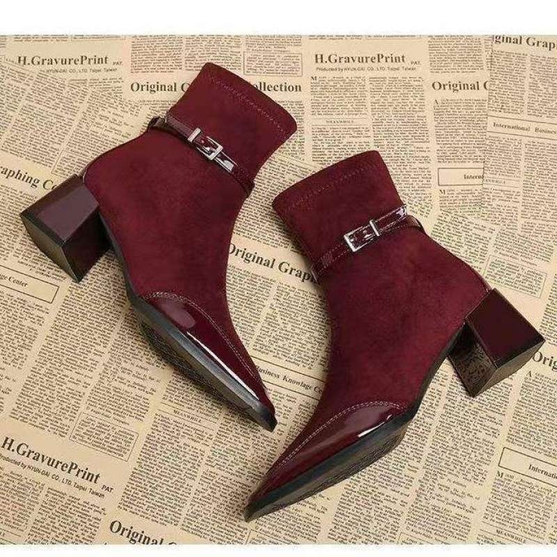 Ghete Martin: vârf pătrat, exterior din materiale multiple, fermoar lateral, gambă joasă, talpă din cauciuc