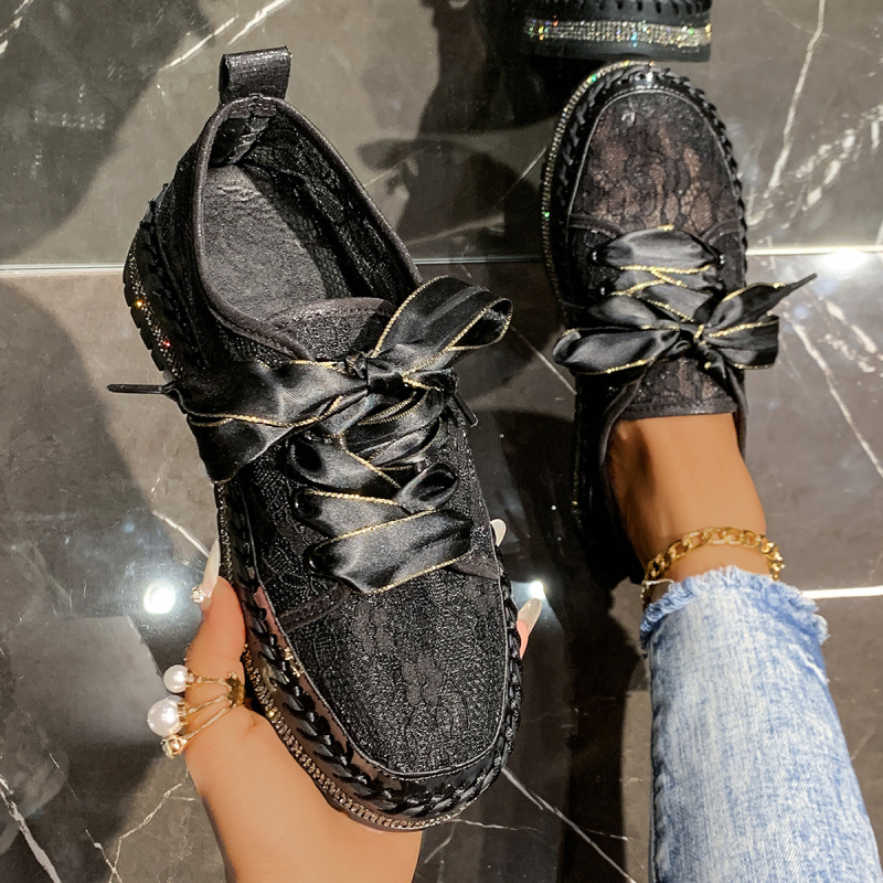 Mocasin slip-on, upper din plasă respirabilă cu detalii din piele patent, toc mediu 3-5 cm, talpă din cauciuc