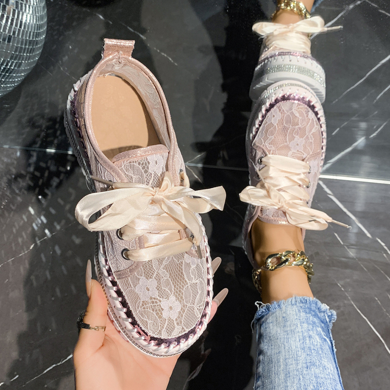 Mocasin slip-on, upper din plasă respirabilă cu detalii din piele patent, toc mediu 3-5 cm, talpă din cauciuc