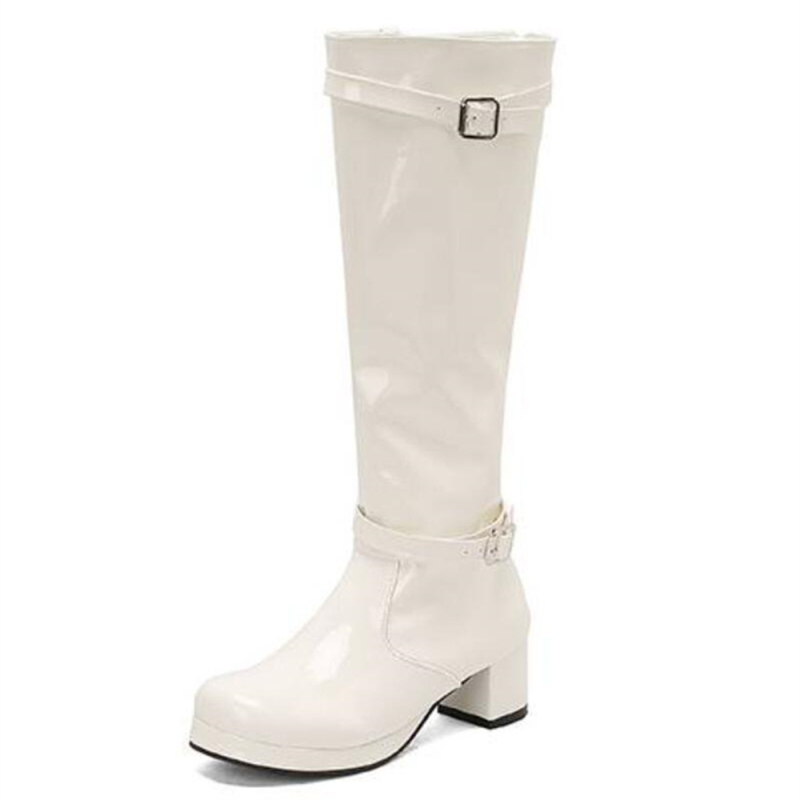 Uniszex divatcsizma lakkozott bőrfelsővel, kerek orrú, gumírozott talp, vastag sarok, oldalsó cipzár