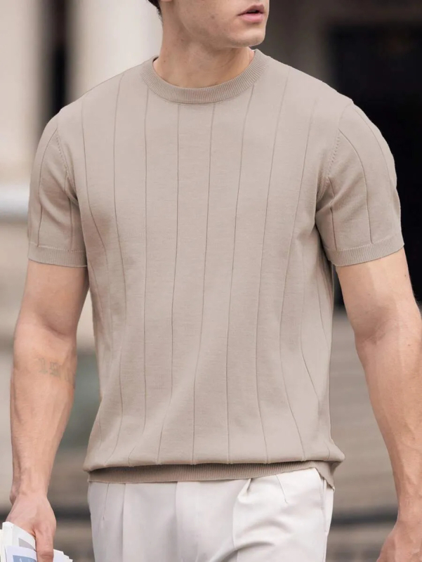 Футболка с кръгло деколте, къс ръкав, тесен силует, полиестер (96%+), дишаща и влагоотвеждаща