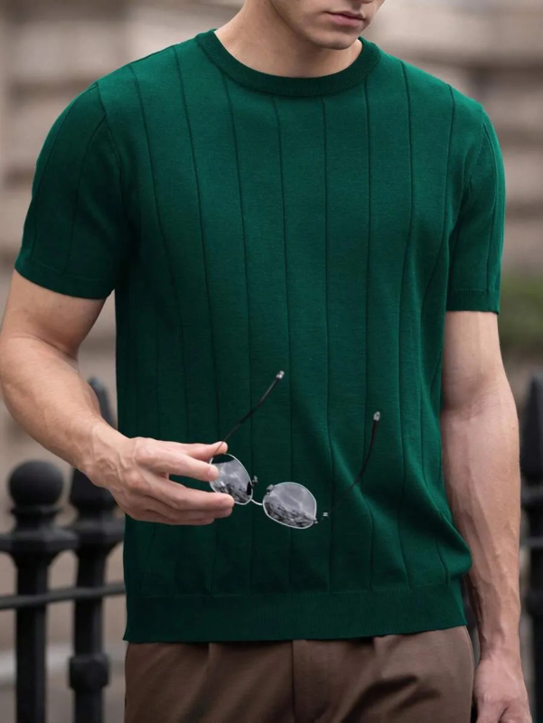 Футболка с кръгло деколте, къс ръкав, тесен силует, полиестер (96%+), дишаща и влагоотвеждаща