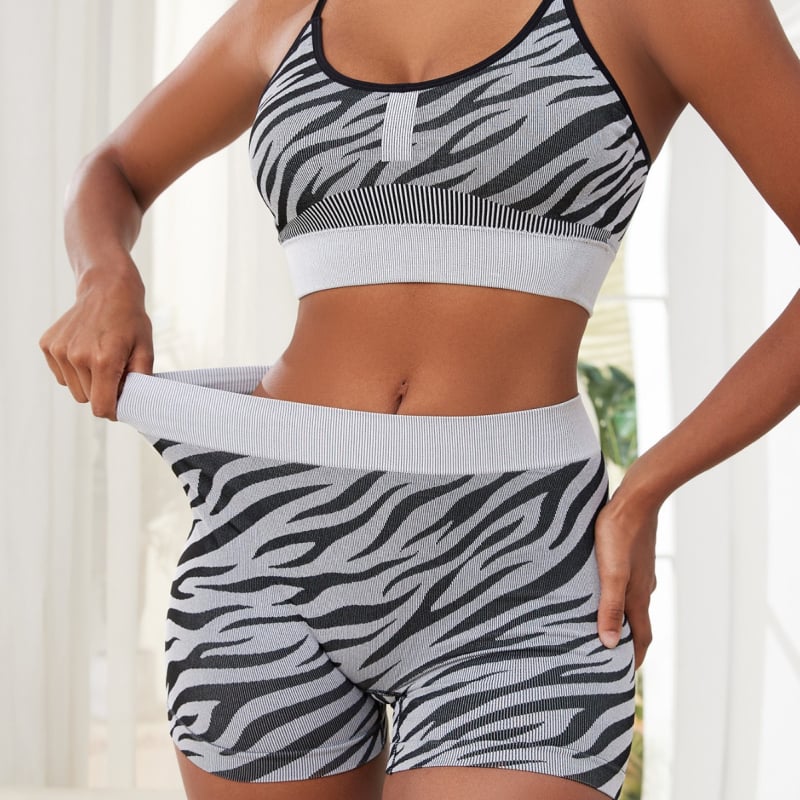 Дамски комплект бельо: чашка 3/4, тънки оформени чашки, фиксирани двойни презрамки, найлонова материя