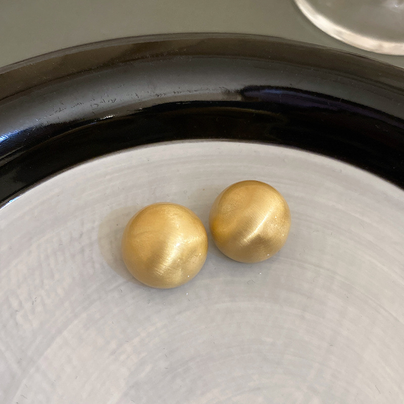 Kovové náušnice s geometrickým kruhovým tvarom, matný brúsený povrch, elektroplating, ihlica z nerezovej ocele, pre ženy