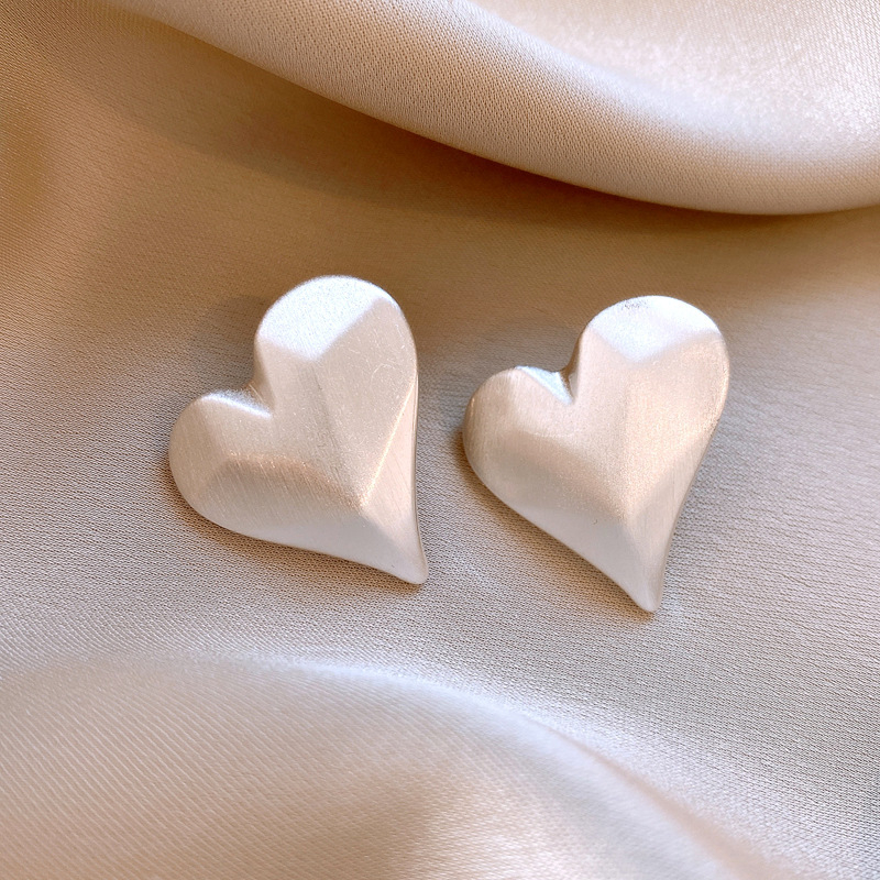 Kovové náušnice s geometrickým kruhovým tvarom, matný brúsený povrch, elektroplating, ihlica z nerezovej ocele, pre ženy