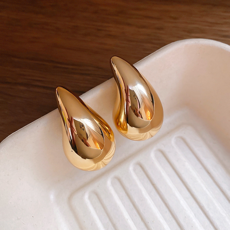 Kovové náušnice s geometrickým kruhovým tvarom, matný brúsený povrch, elektroplating, ihlica z nerezovej ocele, pre ženy