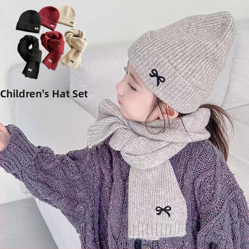 Zimná detská súprava: pletená čiapka a šál s vyšitým mašličkou – kupolová čiapka, teplá a vetruodolná