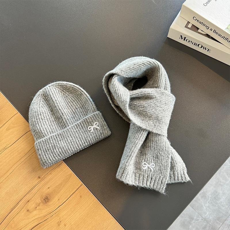 Zimná detská súprava: pletená čiapka a šál s vyšitým mašličkou – kupolová čiapka, teplá a vetruodolná