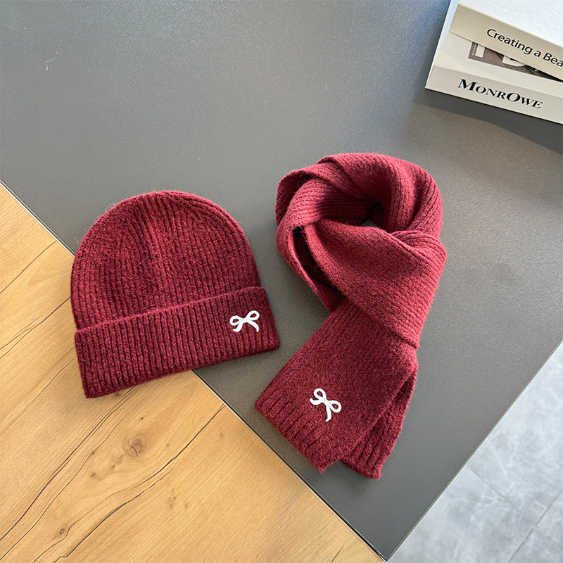 Zimná detská súprava: pletená čiapka a šál s vyšitým mašličkou – kupolová čiapka, teplá a vetruodolná