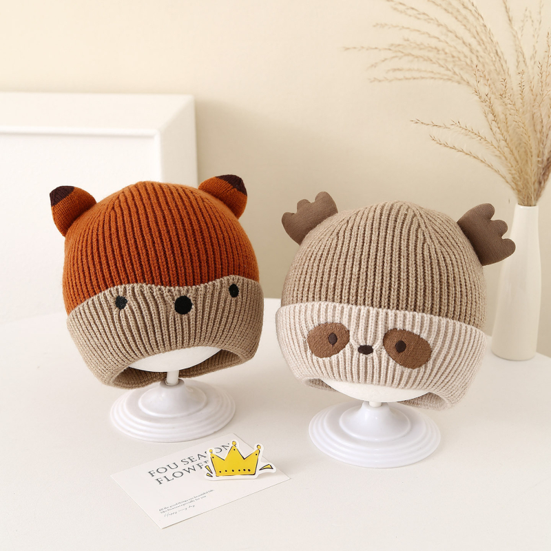 Pletená čiapka s chráničmi uší, vetruodolná, roztomilý karikatúrny štýl, zimné použitie, vek 1-4 rokov.