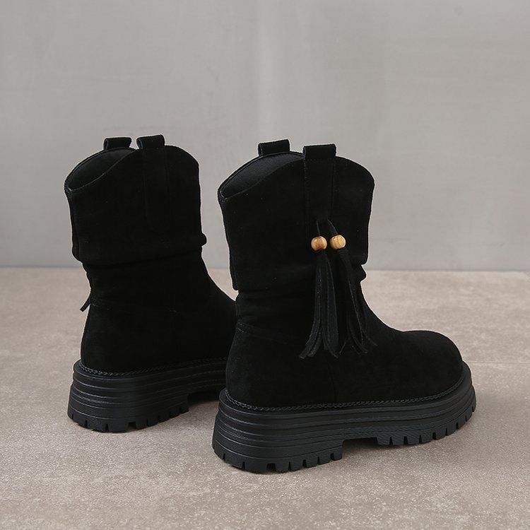 Bojtos csizma, nubuk felső rész, gumí talp, alacsony szár, slip-on