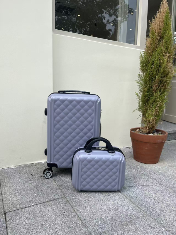 Tvrdá cestovná taška ABS+PC s univerzálnymi kolieskami, zapínanie na zips, vodotesná a odolná voči škrábaniu, 3,5 kg, zámok na kód