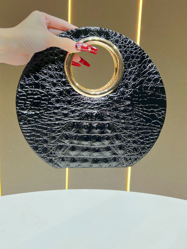 PU kabelka do podpazušia, oválny tvar, magnetické zapínanie, vnútorné vrecko na telefón