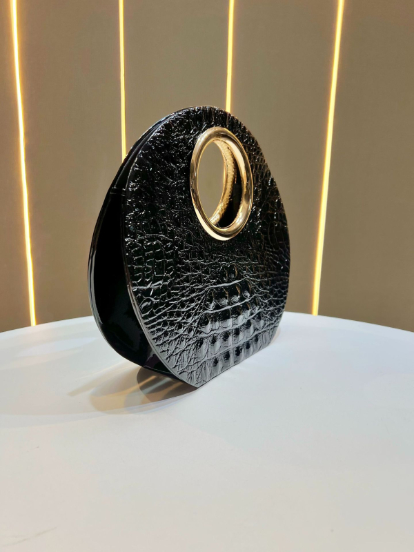 PU kabelka do podpazušia, oválny tvar, magnetické zapínanie, vnútorné vrecko na telefón