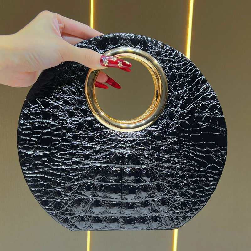 PU kabelka do podpazušia, oválny tvar, magnetické zapínanie, vnútorné vrecko na telefón