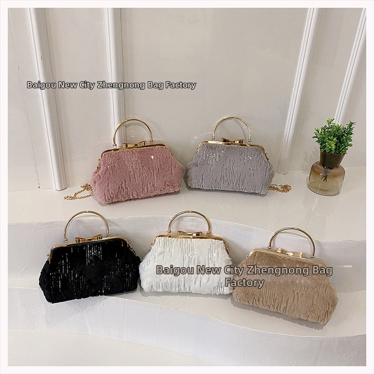 Plyšová dámska kabelka s tvarom mušle, crossbody, klipové otvorenie, vrecko na telefón, polyesterová podšívka, street fashion, zima 2024