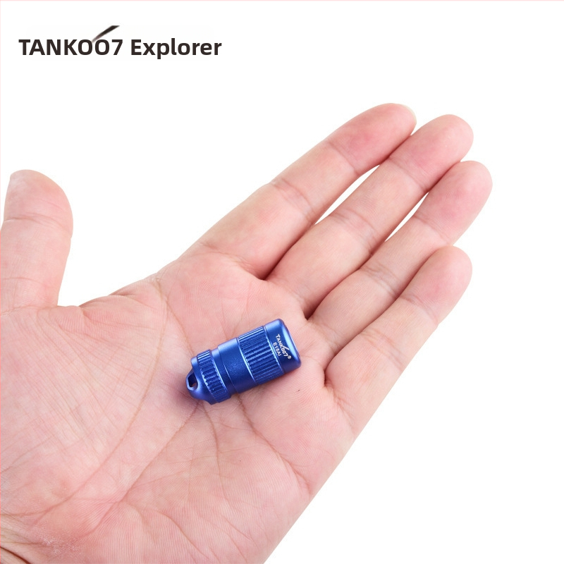 TANK007 Мини фенер LED от алуминиев сплав, 3W, ръчно задвижване, съвместимо с бутонна батерия, ключодържател