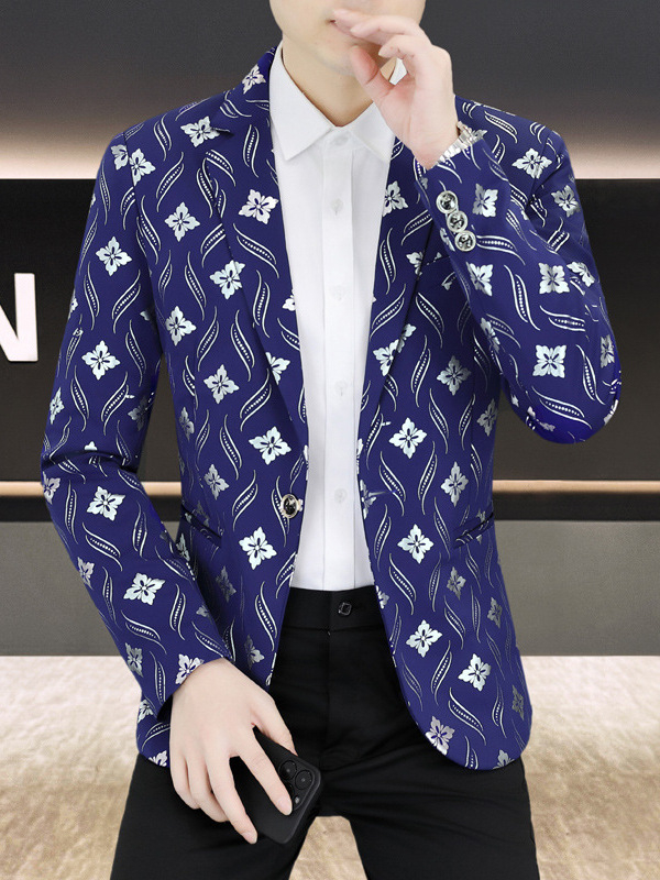 Bleizeris su auksinio folijos įspaudu ir languotu raštu, korėjiečio stiliaus, siaura kirpimo, vieno mygtuko užsegimas