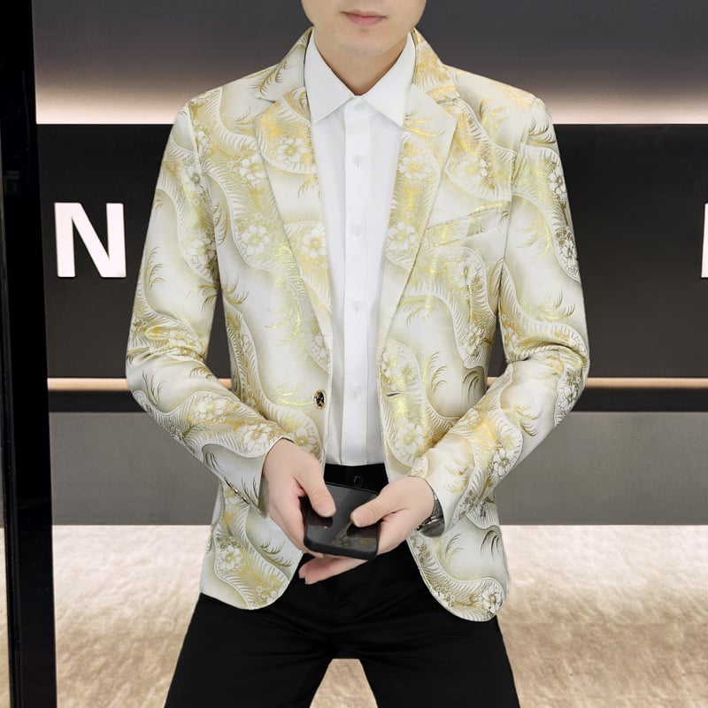 Bleizeris su auksinio folijos įspaudu ir languotu raštu, korėjiečio stiliaus, siaura kirpimo, vieno mygtuko užsegimas