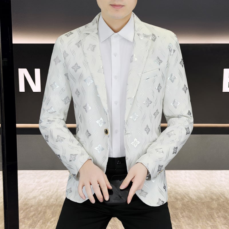 Bleizeris su auksinio folijos įspaudu ir languotu raštu, korėjiečio stiliaus, siaura kirpimo, vieno mygtuko užsegimas