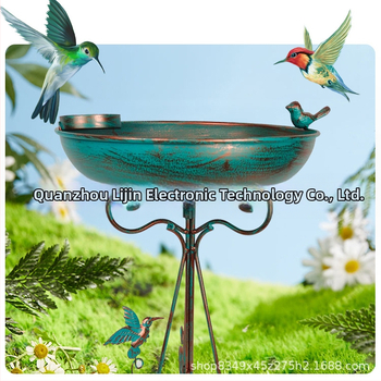 Metalno kupalište za ptice, slobodno stojeće, za vrt i dvorište, geometrijski oblik, konstrukcija od željeza