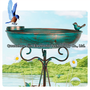 Metalno kupalište za ptice, slobodno stojeće, za vrt i dvorište, geometrijski oblik, konstrukcija od željeza