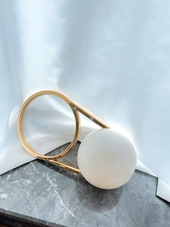 Večerná taška z PVC, kruhový tvar, magnetické zapínanie, podšívka z syntetickej kože, štýl Nový mesiac