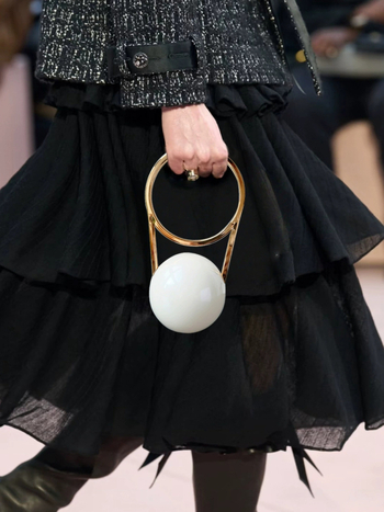 Večerná taška z PVC, kruhový tvar, magnetické zapínanie, podšívka z syntetickej kože, štýl Nový mesiac