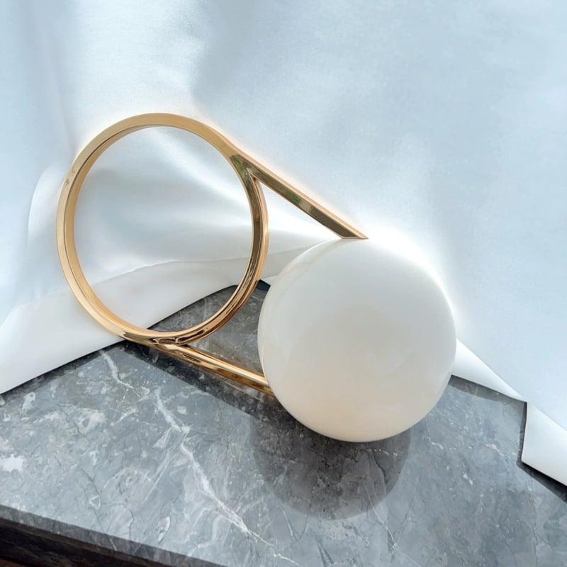 Večerná taška z PVC, kruhový tvar, magnetické zapínanie, podšívka z syntetickej kože, štýl Nový mesiac