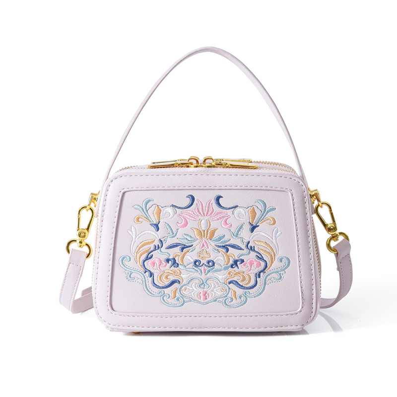 PU anyagú crossbody táska, kis négyszögletes formájú, cipzáras záródás, dupla vállpánt