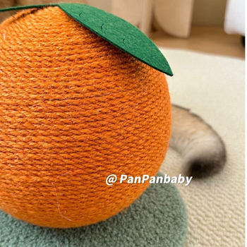 Mačacia doska na škrabanie s konopným lanom a sisálovou guľou, zvislá, roztomilý štýl