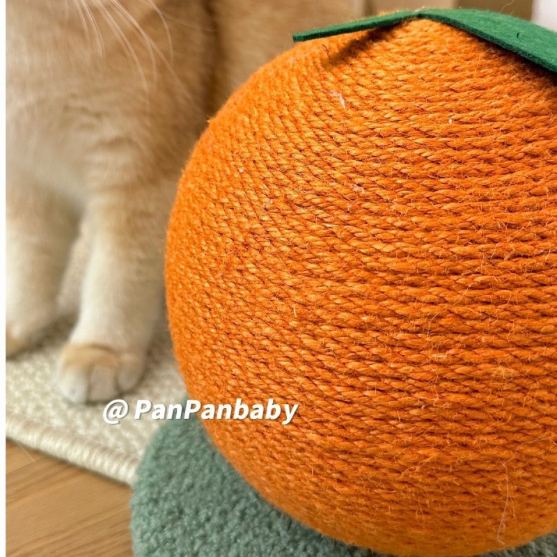 Mačacia doska na škrabanie s konopným lanom a sisálovou guľou, zvislá, roztomilý štýl