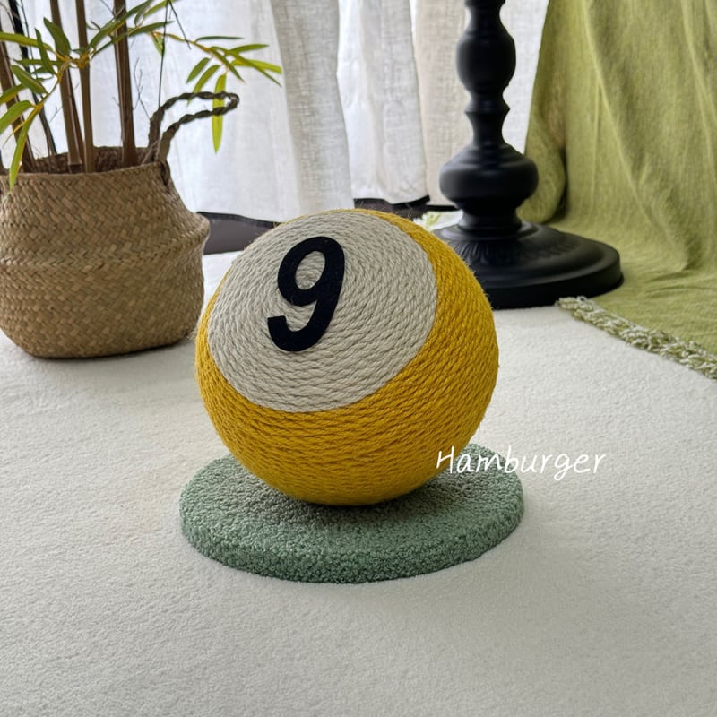 Mačacia doska na škrabanie s konopným lanom a sisálovou guľou, zvislá, roztomilý štýl