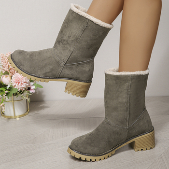 Снежни ботуши, горна част памучен плат; подметка гума; клиновидна пета; стелка от изкуствена вълна; дължина на голенището 5 см