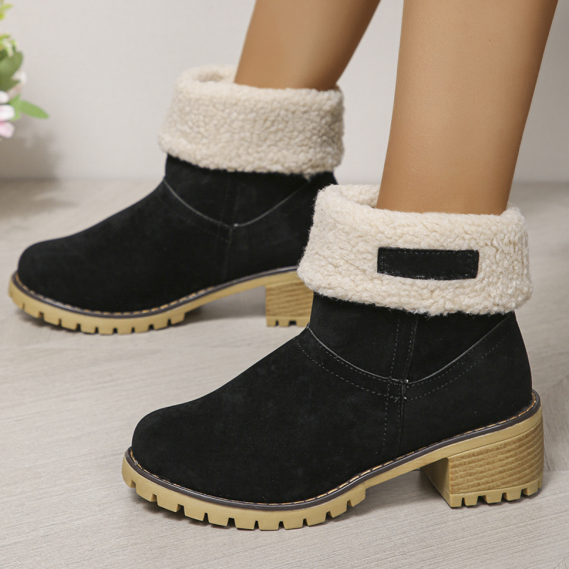 Снежни ботуши, горна част памучен плат; подметка гума; клиновидна пета; стелка от изкуствена вълна; дължина на голенището 5 см